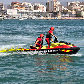 Se refuerza la vigilancia de las playas de Castellón con la nueva moto acuática de rescate de los bomberos