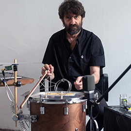 Jesús Gallardo inventa en Berlín un timbal electroacústico que permite toda una sinfonía de sonidos