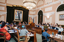 El pleno municipal aprueba de manera definitiva la recuperación del doble topónimo Castelló de la Plana / Castellón de la Plana para referirse a la ciudad