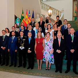 Acto de entrega de la Medalla de Oro de la ciudad y Corbatines de Honor