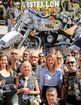 La alcaldesa de Castellón, Begoña Carrasco recibe a una treintena de Harley como abanderados de la XXXIX edición de la convención Big Twin España que se celebra en nuestra ciudad