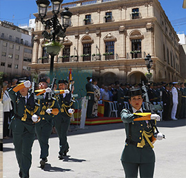 La Plaza Mayor de Castellón se prepara para ser escenario de los actos centrales de la Fiesta Nacional de España y la patrona de la Guardia Civil