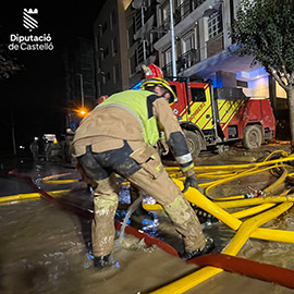 Un centenar de efectivos del Consorcio Provincial de Bomberos de Castellón trabajan este domingo en la respuesta a los efectos de la DANA en la provincia de Valencia