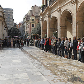 El Ayuntamiento de Castellón guarda cinco minutos de silencio en señal de duelo por las víctimas de la DANA