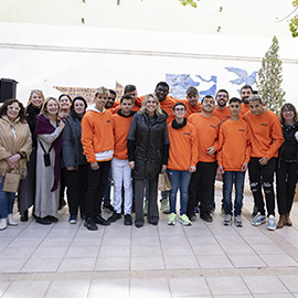 Mercadillo solidario navideño con creaciones del alumnado del CEE Penyeta Roja