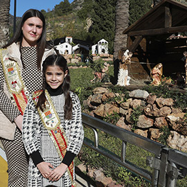 Apertura del belén del Ayuntamiento y mercadillo solidario en Benicàssim