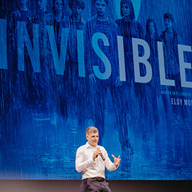 Proyección de dos capítulos de la serie ´Invisible´, basada en la novela del escritor de Castellón, Eloy Moreno