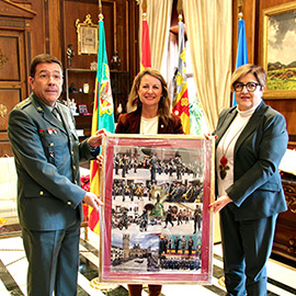 Carrasco recibe el agradecimiento de la Subdelegación del Gobierno y la Guardia Civil por la colaboración municipal en los actos del 12 de octubre
