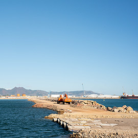 Concluida la mota de cierre del puerto de Castellón que permitirá la expansión de PortCastelló