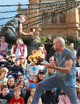 ´´Nadal de Circ´´ arranca con 1.000 espectadores en la Plaza Mayor en su jornada inaugural
