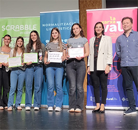 Más de 250 escolares abarrotan el Palau de la Festa para disfrutar del ´´Scrabble en valencià´´