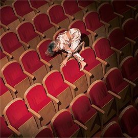 Apuntes sobre la fragilidad: Una pieza escénica de danza de Lula Amir