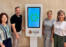 El Gobierno municipal instala dos nuevos dispositivos digitales para facilitar el acceso a la información sobre empleo y cursos de formación