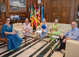 La alcaldesa de Castellón recibe a la nueva directiva del Club Taurino