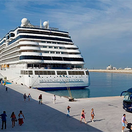 Vuelve a Castellón el exclusivo «Seven Seas Splendor» con 1.263 personas a bordo