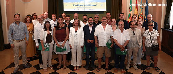 Carrasco y los vecinos firman los convenios para rehabilitar cerca de 600 viviendas beneficiarias del Plan de Barrios por 17 millones y sin coste para los propietarios
