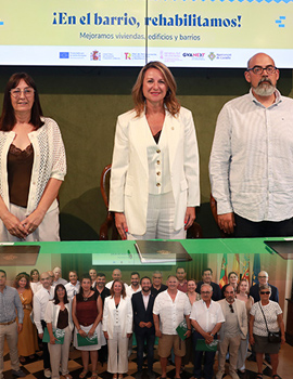 Carrasco y los vecinos firman los convenios para rehabilitar cerca de 600 viviendas beneficiarias del Plan de Barrios por 17 millones y sin coste para los propietarios