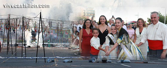 Una espectacular mascletà inaugura las fiestas de Sant Pere en el Grao