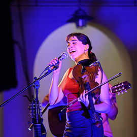 Concierto de la cantante y violinista María de la Flor