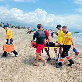 Simulacro de rescate acuático en la playa del Gurugú de Castellón