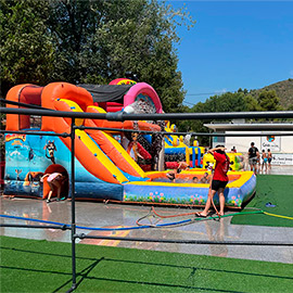Los niños y niñas de la Vall d´Uixó disfrutan de la Fiesta del Agua en el paraje de San José