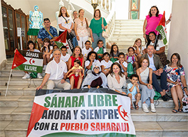 La alcaldesa de Castellón recibe a los niños y niñas saharauis del programa ``Vacaciones en Paz´´ de la asociación Smara