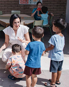 El Gobierno municipal aprueba el servicio de transporte escolar gratuito para alumnado del Raval Universitari para los próximos tres cursos