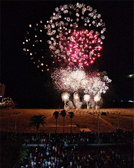 Oropesa del Mar celebra el Día del Turista con su tradicional Castillo de Fuegos Artificiales Acuático