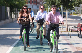 El Alcalde de Castellón  visita el Centro de Control del Bicicas, un sistema de transporte que ya utiliza uno de cada diez castellonenses