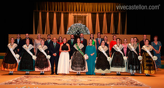 Clara Sanz recibe la banda de Reina de las Fiestas de la ciudad 2026