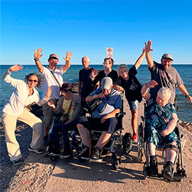 La Fundación Ateneu Castelló organiza una semana de vacaciones inclusivas en Benicàssim para personas usuarias con Daño Cerebral Adquirido (DCA)