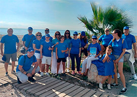Campaña de limpieza solidaria en la playa de Almassora