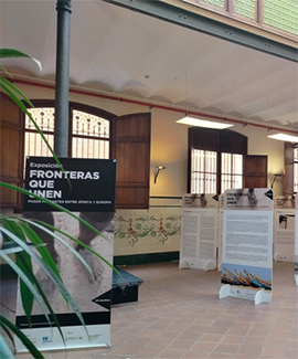 La UJI promueve la reflexión sobre la migración contemporánea a través de la exposición «Las fronteras que unen: pasos migrantes entre África y Europa»