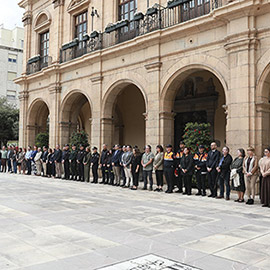 Castellón guarda un minuto de silencio en memoria de las victimas de la DANA