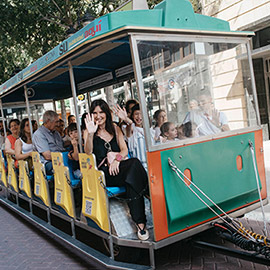 El Patronato de Turismo amplía el tren turístico para potenciar el turismo senior y dinamizar el comercio local