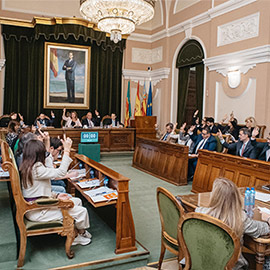 El Gobierno municipal anuncia ante el pleno municipal la adquisición inminente de las primeras cinco viviendas sociales con cargo al presupuesto de 1,5 millones