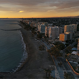 Benicàssim impulsa la instalación de señalética inteligente para mejorar la movilidad peatonal y poner en valor sus recursos turísticos