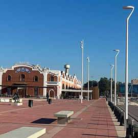 Instalación de nuevo alumbrado en el muelle de Costa del Grao de Castellón