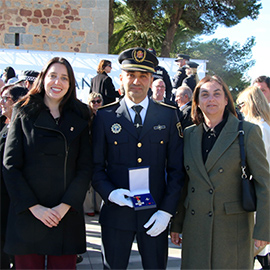 Torreblanca reconoce la labor heroica del jefe de Policía Local Raúl Pérez Moya con la Cruz al Mérito Policial