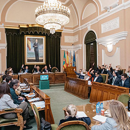 El Pleno municipal aprueba definitivamente la ordenanza de movilidad sostenible que regula el uso de los patinetes