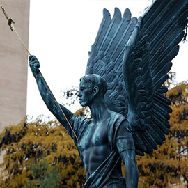 Acto de inauguración de la escultura del Ángel Custodio, en homenaje al Cuerpo Nacional de Policía