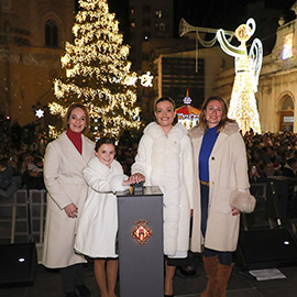 La ´Encesa´ de luces de Navidad hace brillar Castellón como nunca
