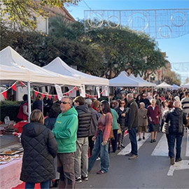 Benicàssim celebra 35 años de solidaridad con el Mercado Navideño del Grup Viure