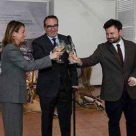 Brindis navideño con la comunidad portuaria