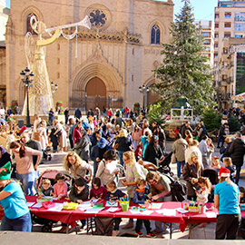Campanadas infantiles y tradición de las clementinas entre los actos del 31 de diciembre