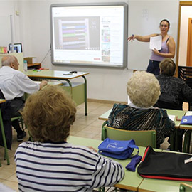 El Centro Municipal de Formación de Personas Adultas de Benicàssim aumenta un 60 % su alumnado en los últimos 5 años