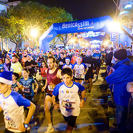 Cerca de un millar de vecinos y visitantes corren la San Silvestre de Benicàssim