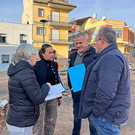 El Ayuntamiento de la Vall d´Uixó convierte la calle Balmes en una plaza peatonal con juegos de agua