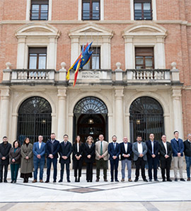 La Diputación de Castellón guarda un minuto de silencio por las víctimas del accidente ferroviario en Adamuz