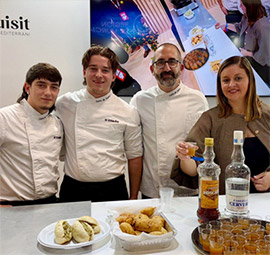 Alumnos de la Escuela de Hostelería COSDA llevan a cabo en Fitur un showcooking para poner en valor productos característicos de Castellón